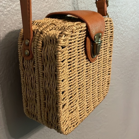Summer and Rose Crossbody Straw Bag. Never used - Picture 2 of 5